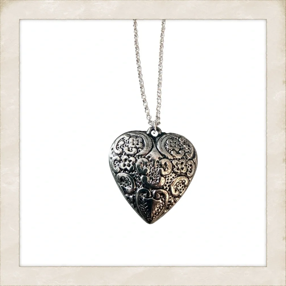 Vintage Silver Puffy Heart Penant Necklace with Etching on both sides,‎ 22”